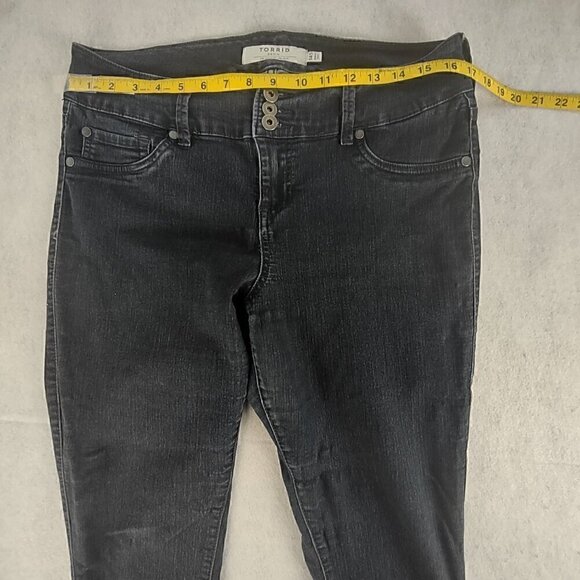 Torrid Womens Cotton Blend Blue Denim Jeans Size 14S - Picture 5 of 11